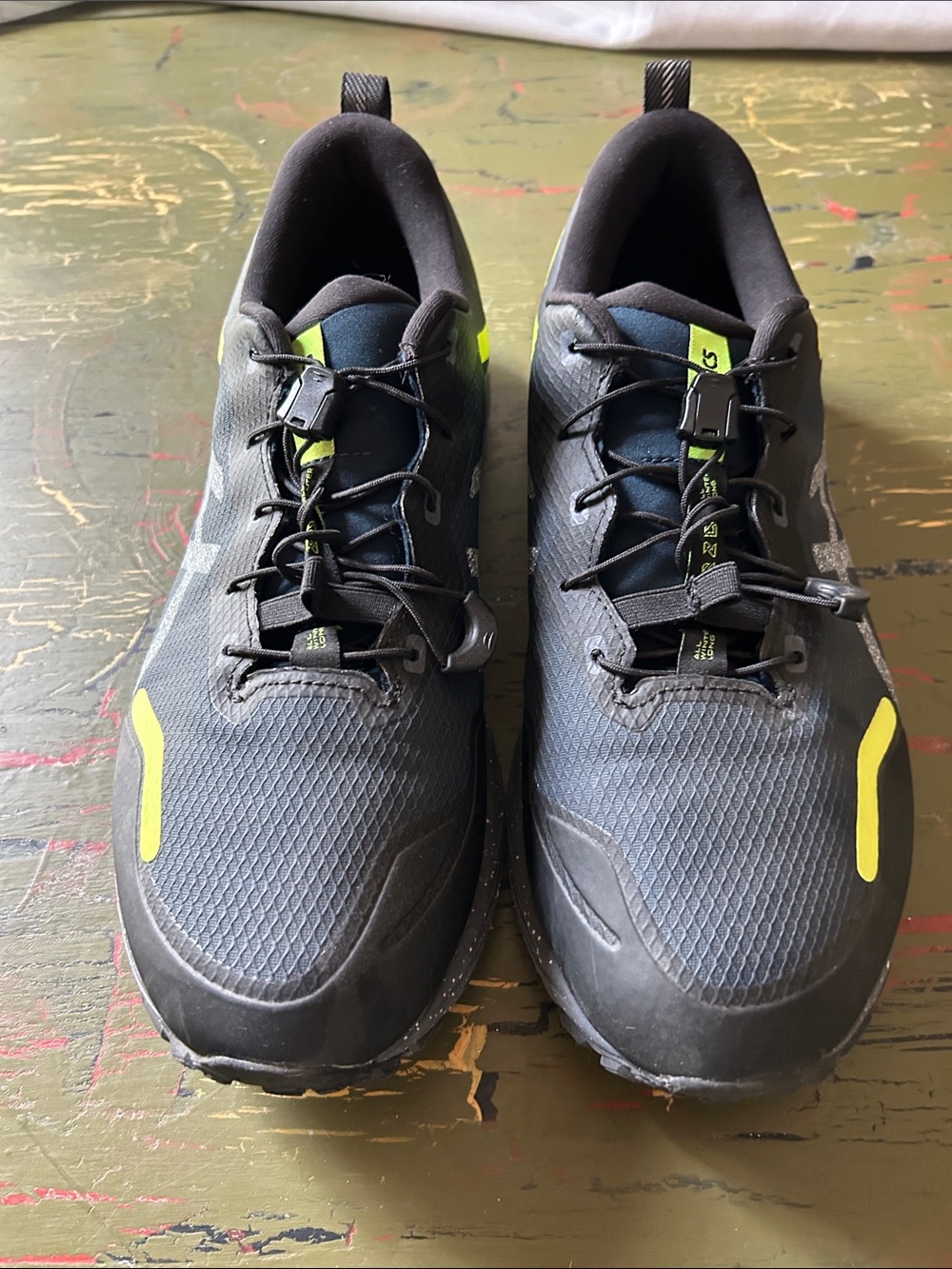 Asics Black Gel Cumulus 23 Athletic Shoes with Neon Yellow Accents Size 11
